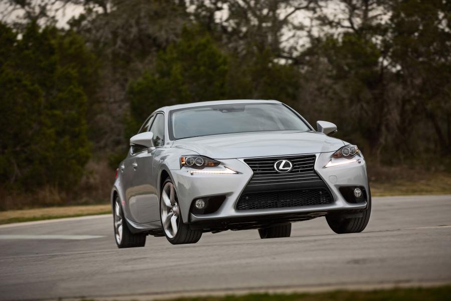  Lexus IS300 AWD F-Sport 2015 года  (фото 8 из 48)